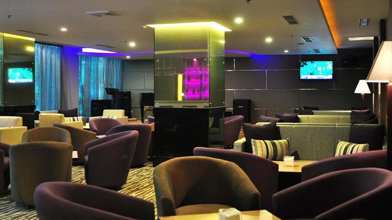 Emerald Garden International Hotel Medan Exterior foto