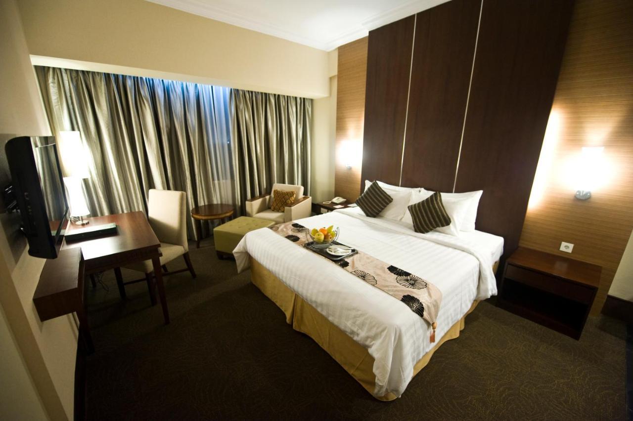 Emerald Garden International Hotel Medan Exterior foto