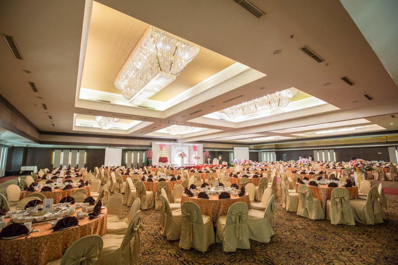 Emerald Garden International Hotel Medan Exterior foto